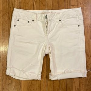 American Eagle White Stretch Jean Shorts - Women’s 6